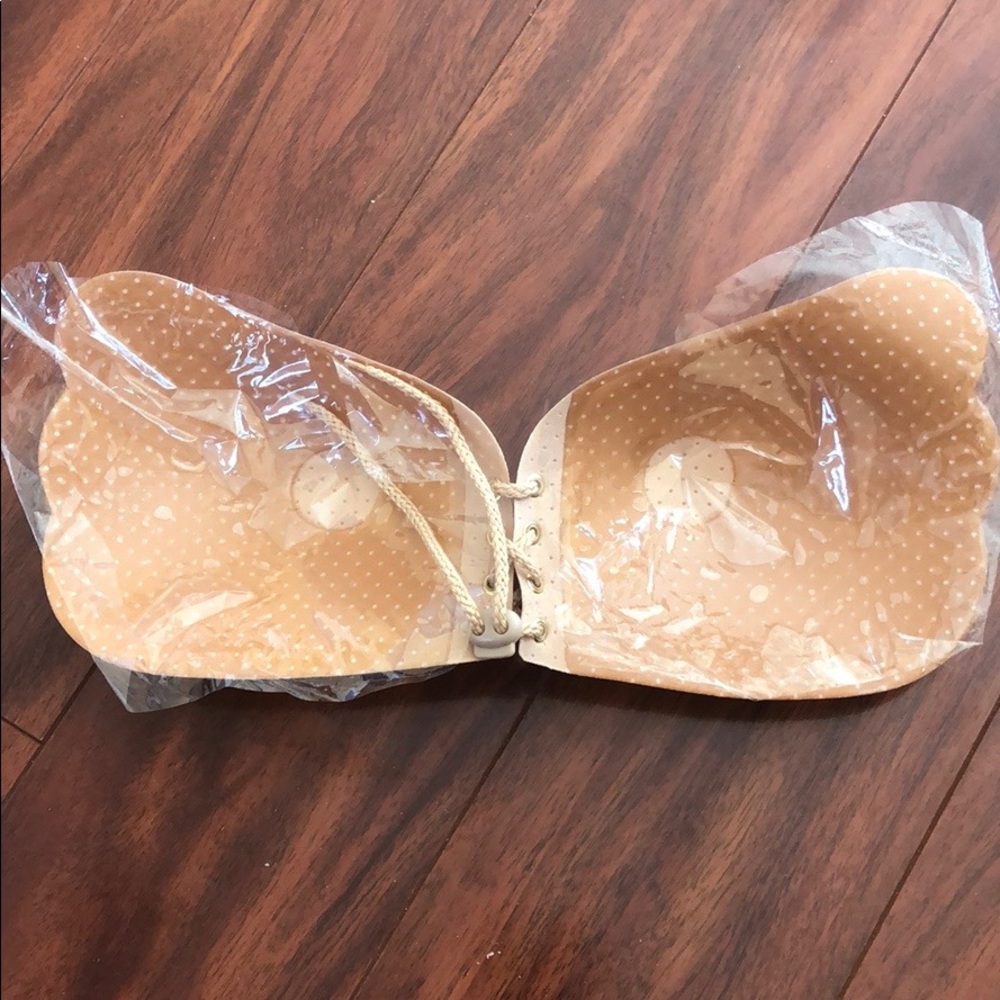 Bras - Picture 2 of 2